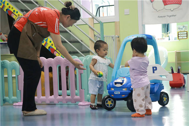 島城首家0~3歲嬰幼兒托幼中心建成運營 條件完善、收費透明，助力嬰幼兒照護服務